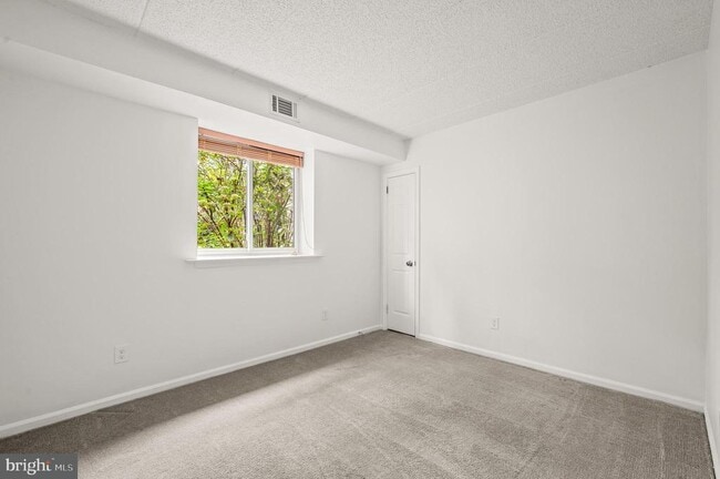 Building Photo - 93 Le Forge Ct