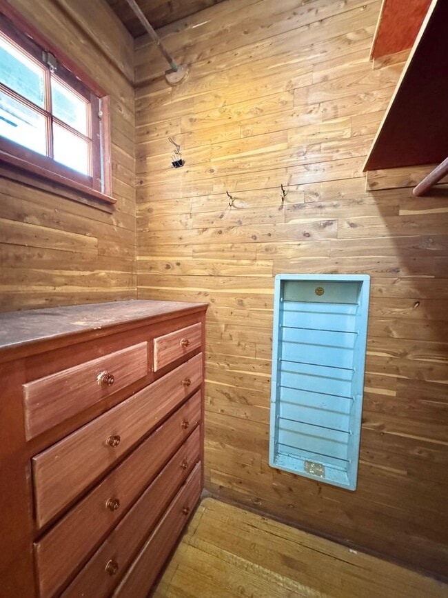 Building Photo - Naples Island Gem!