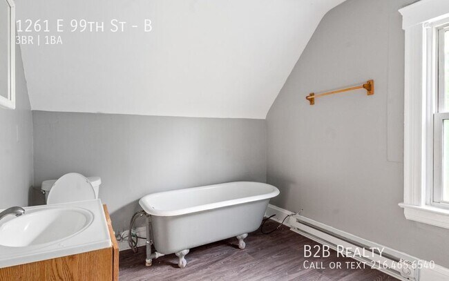 Building Photo - 1261 E 99th St