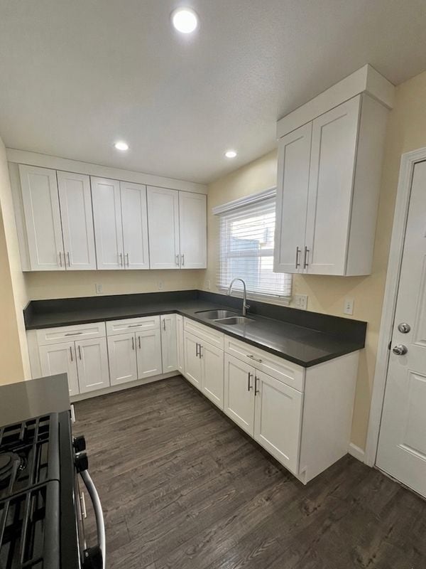 Building Photo - 429 E Cedar Ave