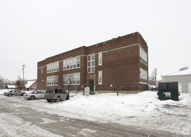 Building Photo - Fullwood Square Apartments and Townhomes