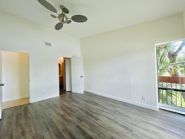 Building Photo - 2297 SW 15th St