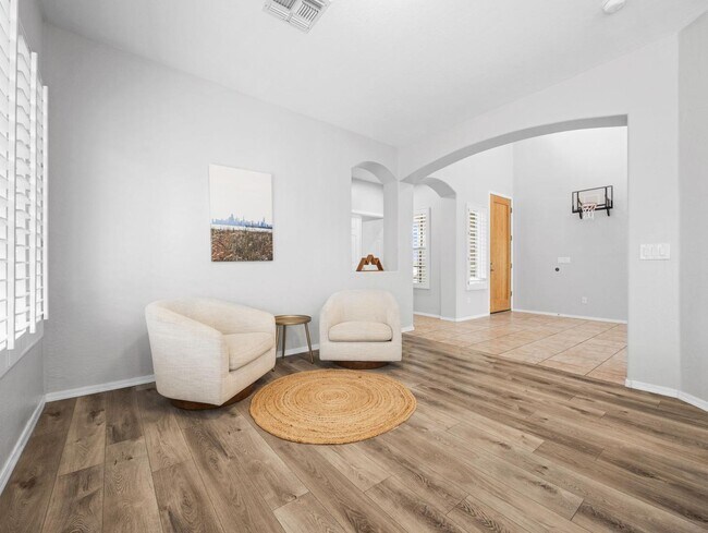 Building Photo - 4613 E Tumbleweed Dr