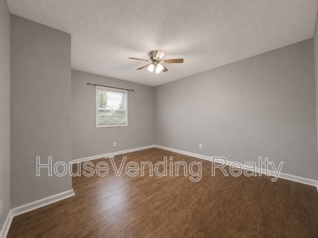 Building Photo - 2214 Highland Rd