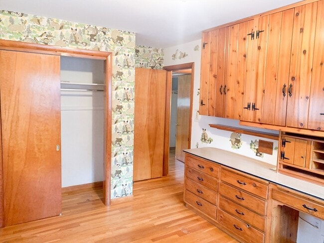 Building Photo - 227 Green River Rd