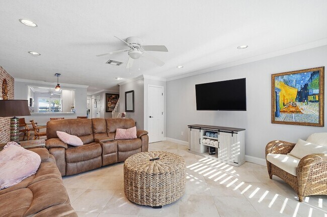 Building Photo - 842 SE 19th Ave