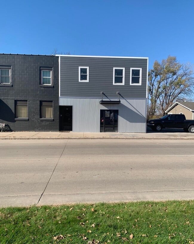 Building Photo - 1214 3rd St S