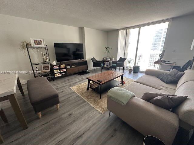 Building Photo - 1200 Brickell Bay Dr