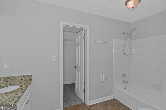 Building Photo - 213 Robin Ln