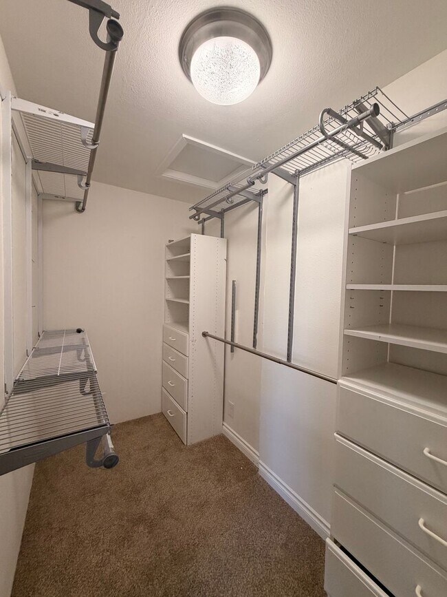 Building Photo - 4-Bedroom 4-Bathroom home with attached Studio apartment