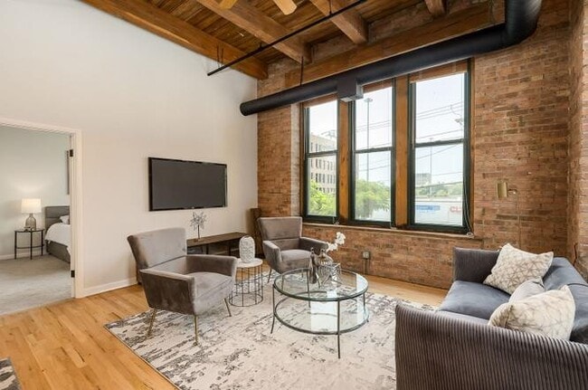 Building Photo - 331 S Peoria St