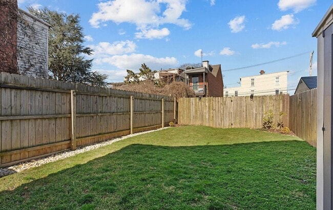 Building Photo - Beautiful 2 Bedroom Home on Verbeke St