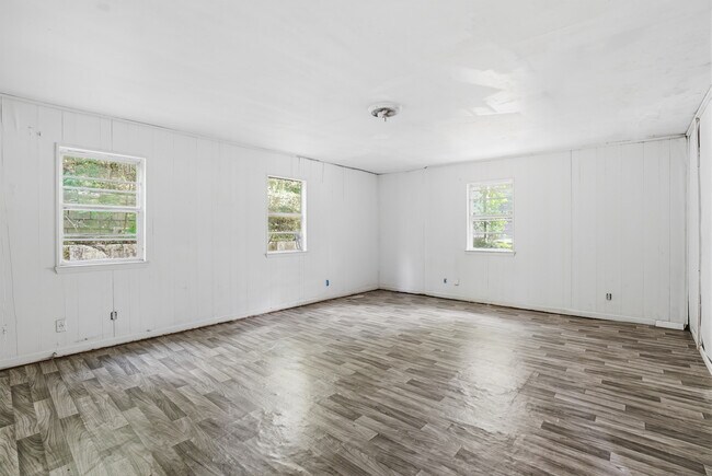 Building Photo - 7827 Rugby Ave