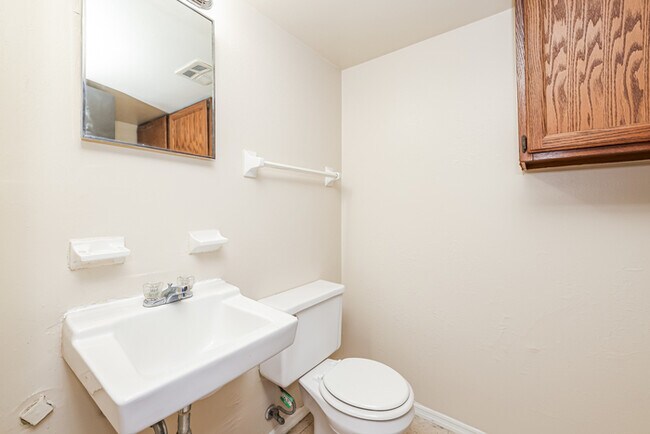 Building Photo - 5877 Taylorsville Rd