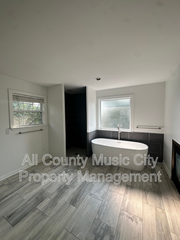 Building Photo - 425 Chamberlain Park Ln