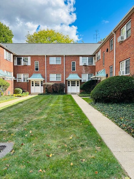 Interior Photo - Suburban Square Apartments