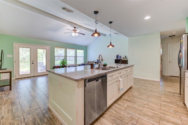 Building Photo - 3530 Kentwood Dr