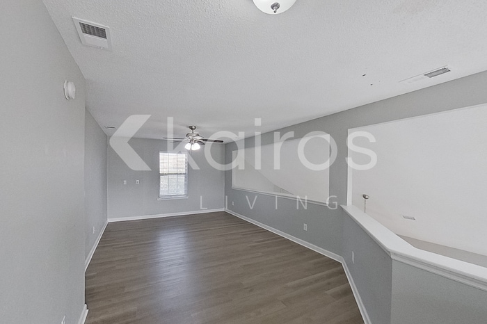 Building Photo - 2102 Spring Hill Cir