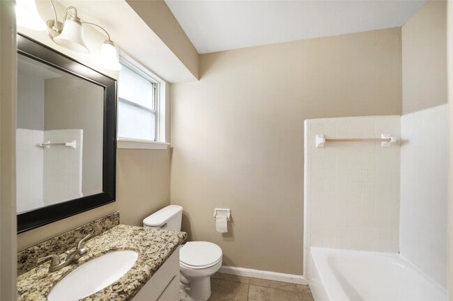 Building Photo - 4406 Rosebay Dr