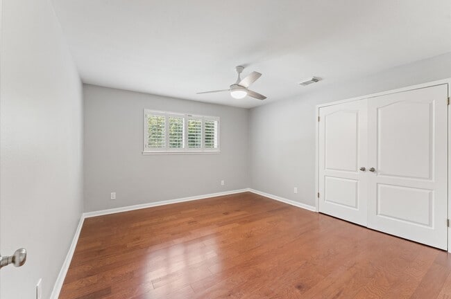 Building Photo - 10714 Deerwood Rd