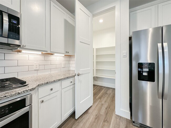 Building Photo - 15216 Tattle Crk Ln