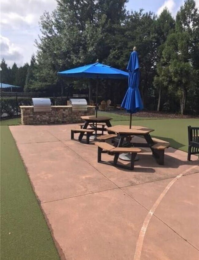 Building Photo - Executive Home in a True Lifestyle Community