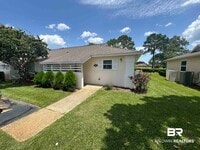 Building Photo - 9474 Villas Dr