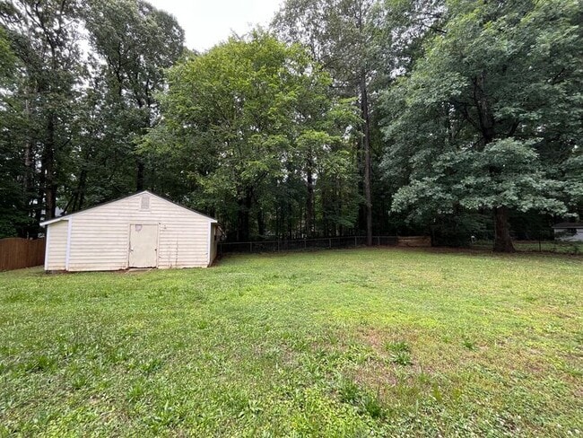Building Photo - 3609 Lynn Rd
