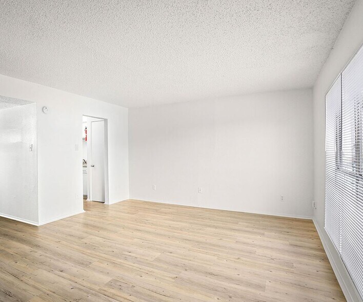 Building Photo - 2111 Holly Hall St