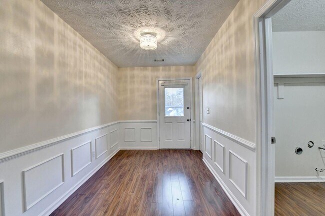 Building Photo - 200 Pine Bridge Trail