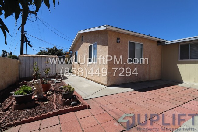 Building Photo - ** Holiday move in special** $1000 off 1st...