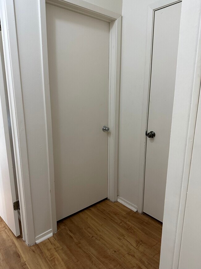 Hallway - 2905 Swisher St