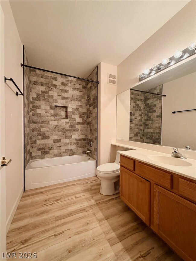 Building Photo - 9901 Trailwood Dr