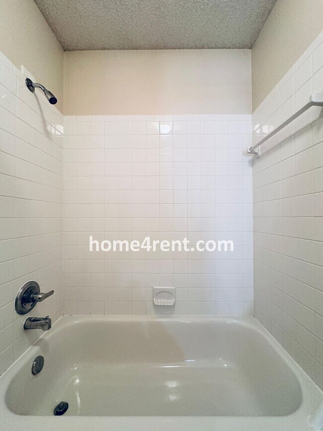 Building Photo - Blue Valley Northwest home on a cul-de-sac w/ granite counters, ss appliances and fenced yard!