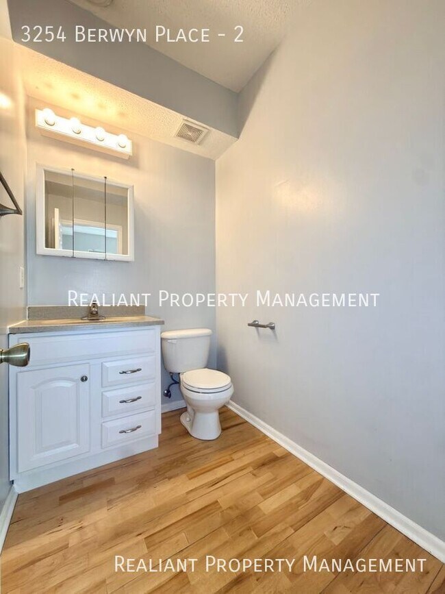 Building Photo - 3254 Berwyn Pl