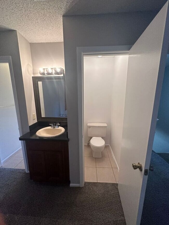 Building Photo - GREAT 2/2.5 Townhome Near UCF! Available Now!