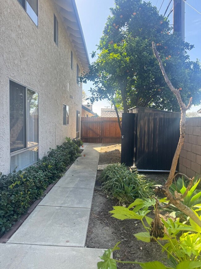 Building Photo - 4 Bed/3Bath