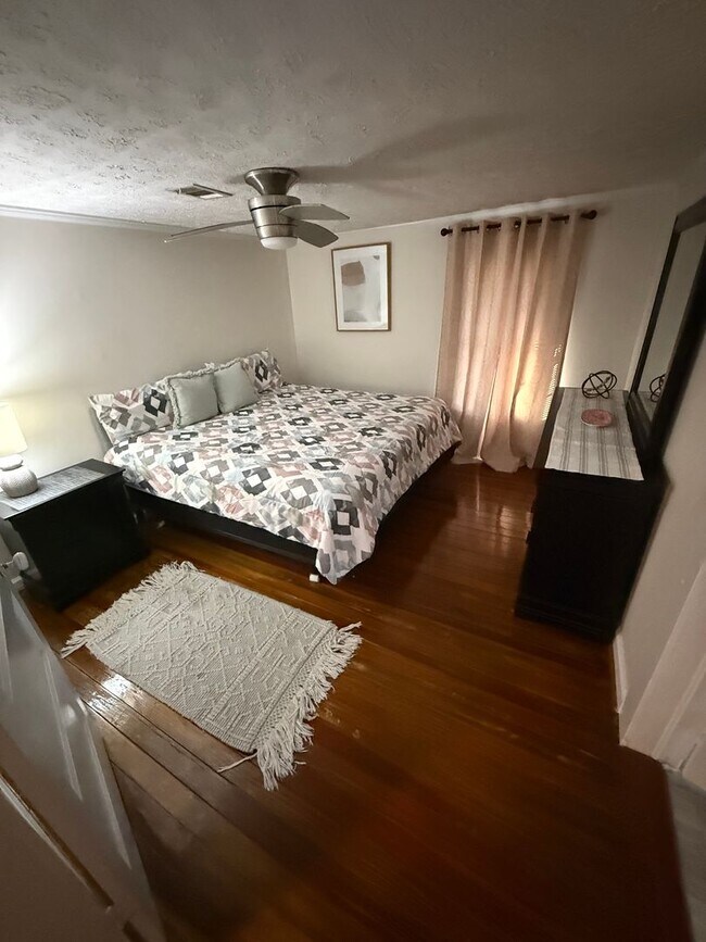 Building Photo - Furnished 2 BR 2 bath