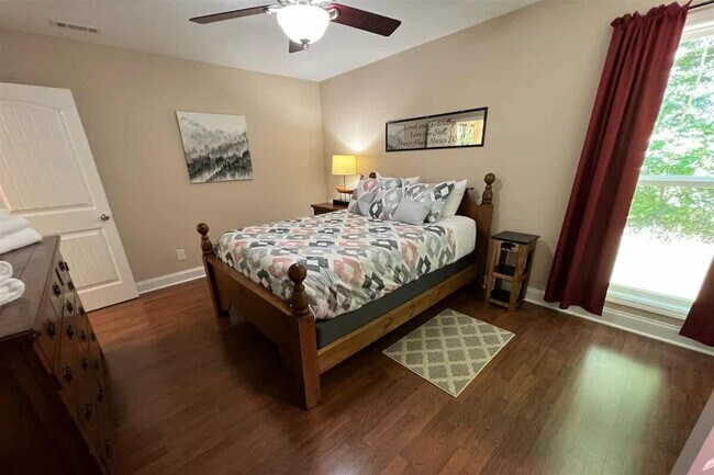 Building Photo - 121 Sawmill Springs Rd