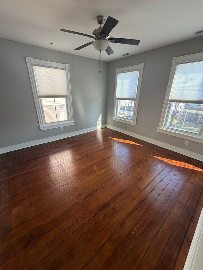 Building Photo - Beautifully Renovated Swansboro Home