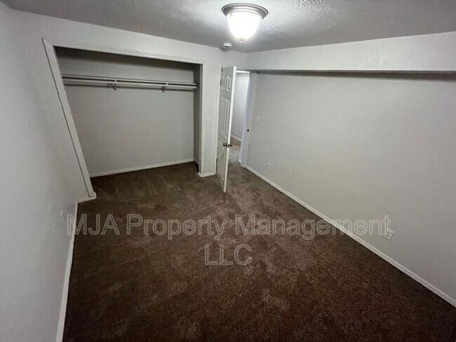 Building Photo - 6046 S 4000 W