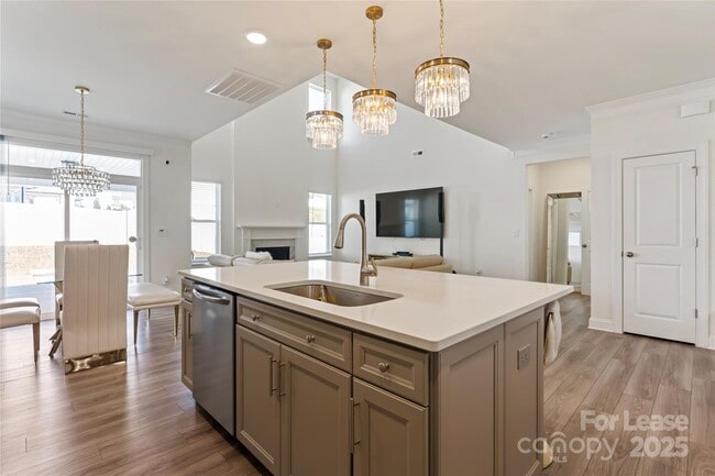 Building Photo - 116 Farrier Ln