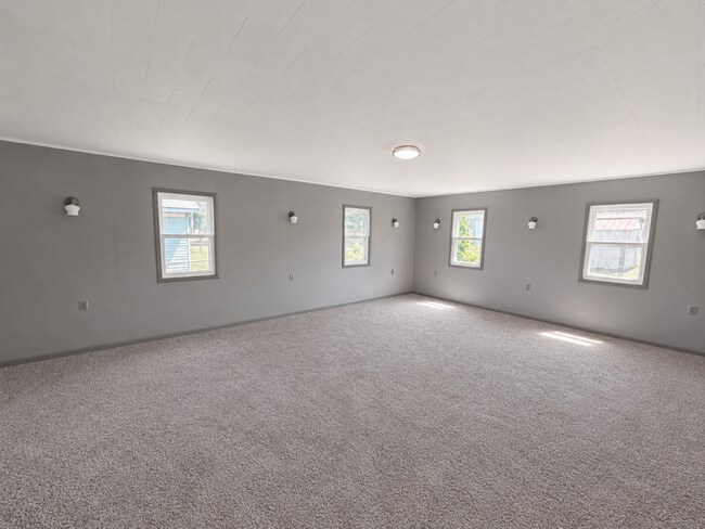 Building Photo - Spacious Family Home Near Schools and Parks in Rock Falls