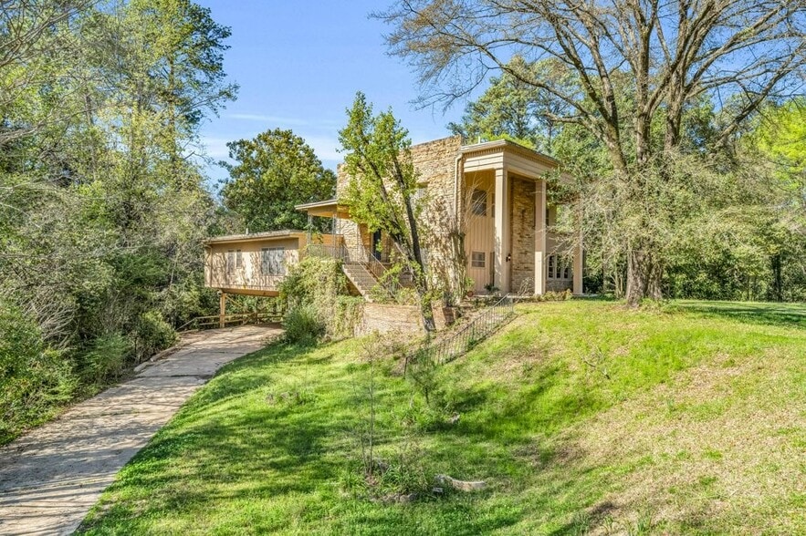 Building Photo - 1111 12th St N