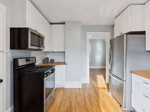 Building Photo - 2805 28th Ave S