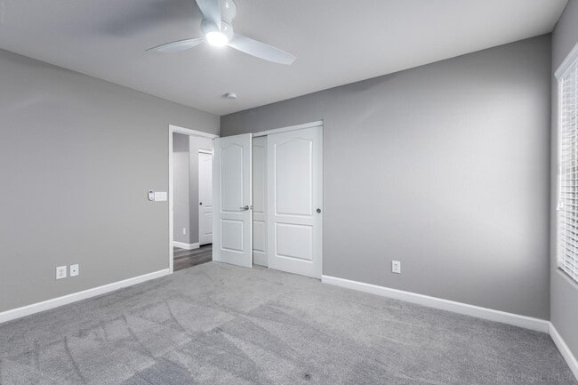 Building Photo - 2313 W Straight Arrow Ln