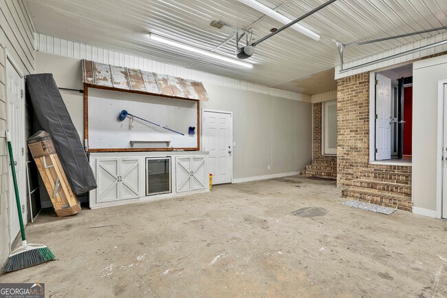 Building Photo - 620 Tri County Rd
