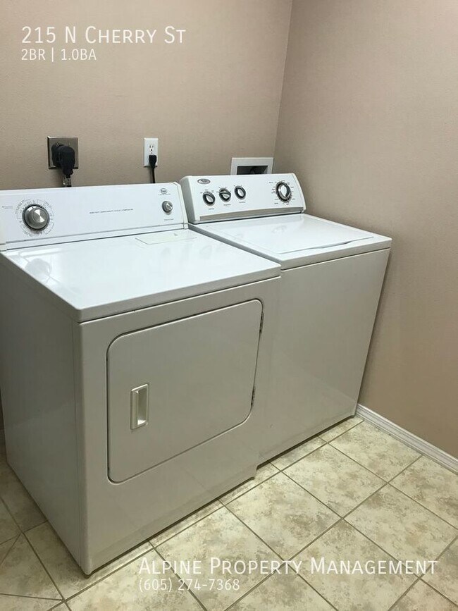Building Photo - 2 Bedroom Townhome for rent in Lennox, SD!!