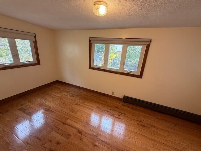 Building Photo - 87 Bartlett St