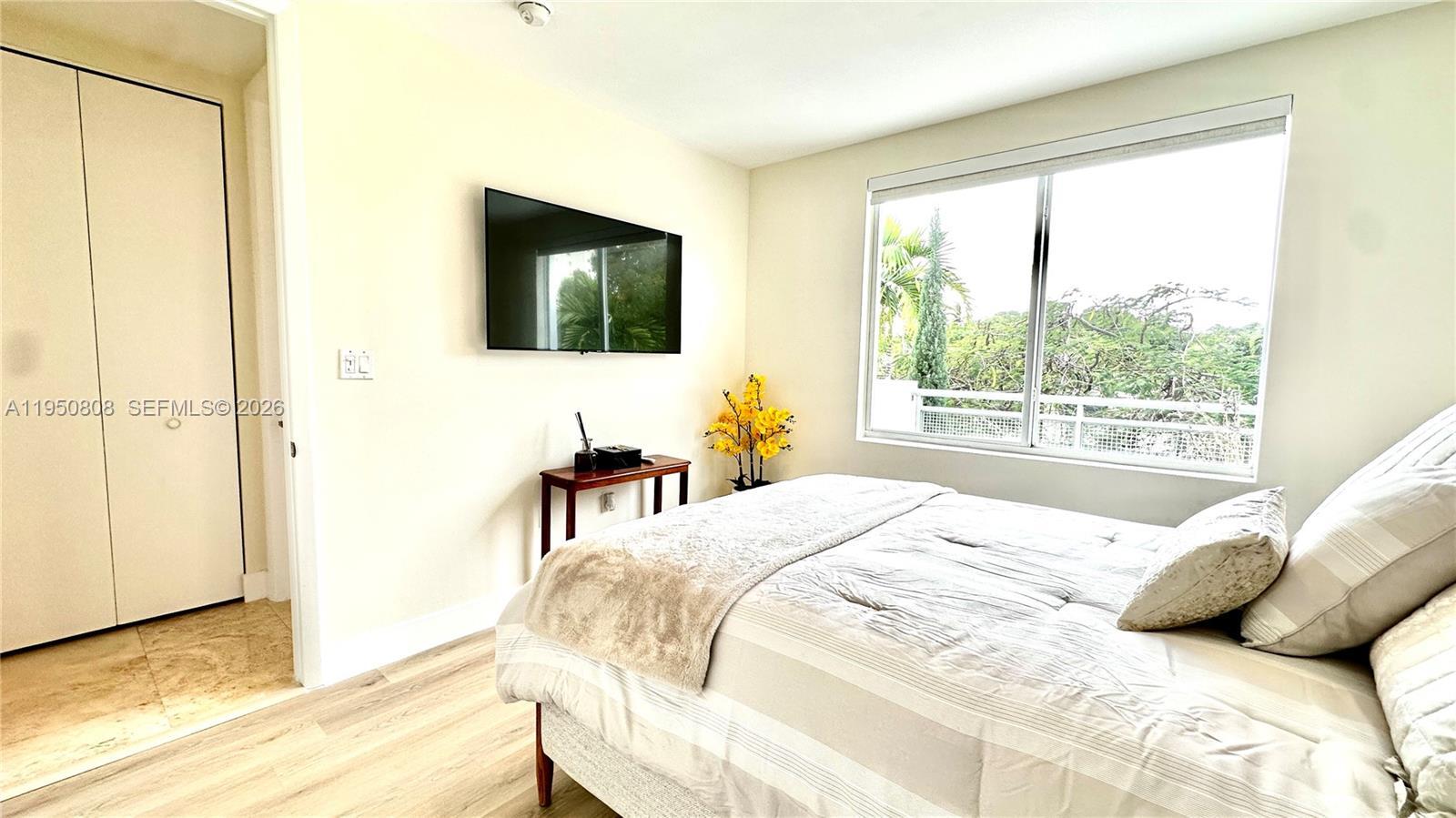 Building Photo - 814 NE 19th Ave